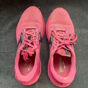 Brooks Women's Athletic Shoes in Vibrant Pink